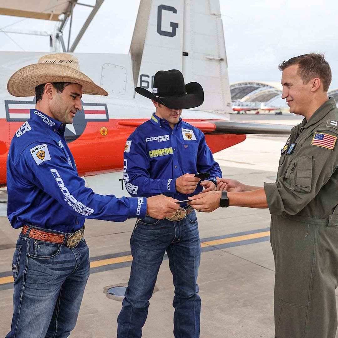 Cowboys de Rodeio na Naval Air Station