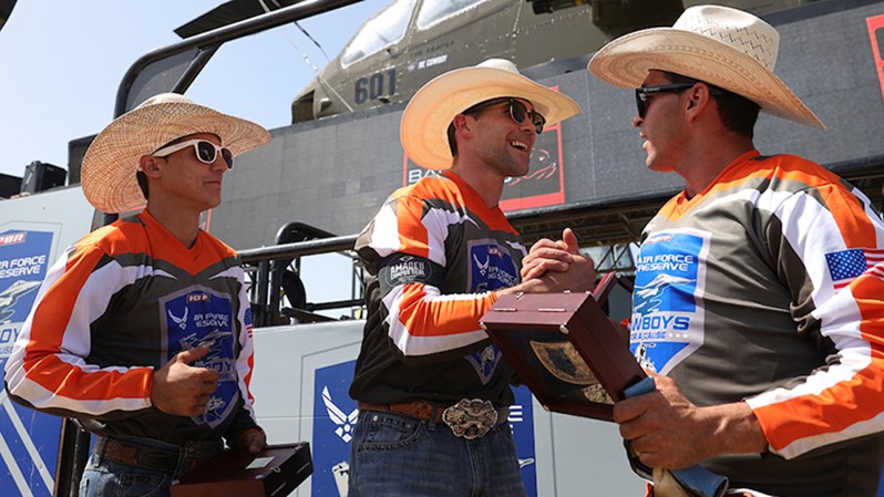 Rodeio da PBR em equipes no navio